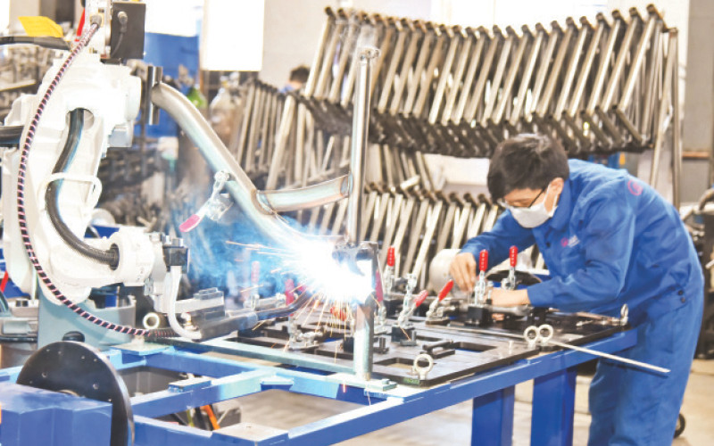 Hoạt động sản xuất tại Công ty cổ phần Thống Nhất Hà Nội (Cụm công nghiệp vừa và nhỏ Từ Liêm).