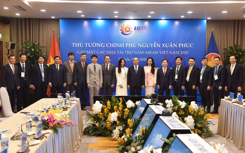 Thủ tướng Nguyễn Xuân Phúc gặp mặt các nhà tài trợ Năm ASEAN Việt Nam 2020