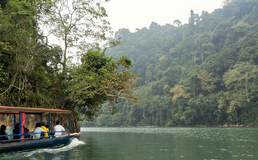 Hồ Ba Bể - viên ngọc bích miền thượng du