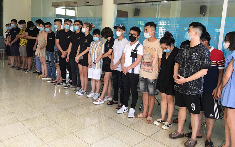 Các đối tượng vi phạm.