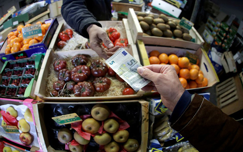 Mua bán trong một khu chợ tại TP Nice, Pháp, năm 2019. (Ảnh: Reuters)