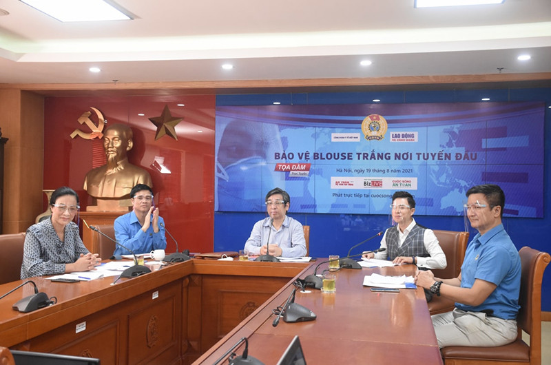 Chương trình tọa đàm “Bảo vệ Blouse trắng nơi tuyến đầu”.