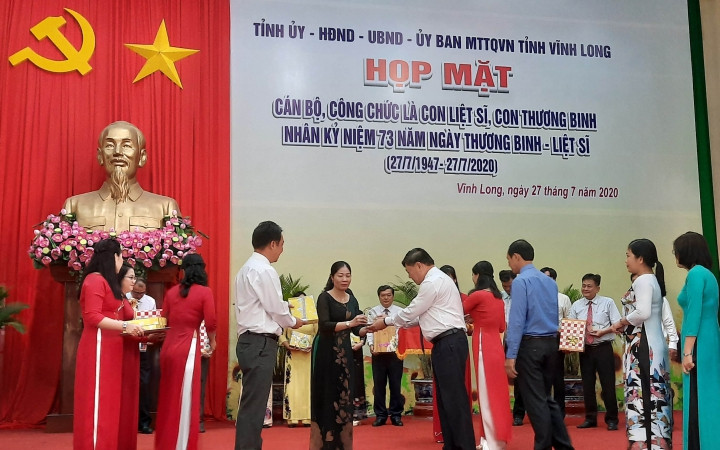 Lãnh đạo tỉnh Vĩnh Long luôn chăm lo, đào tạo, bồi dưỡng con em của gia đình liệt sĩ, thương binh.