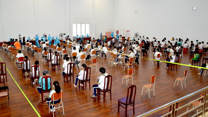 Trường THPT chuyên Trần Hưng Đạo được bố trí làm điểm tiêm vaccine cho trẻ từ 12-17 tuổi trên địa bàn TP Phan Thiết (Bình Thuận).