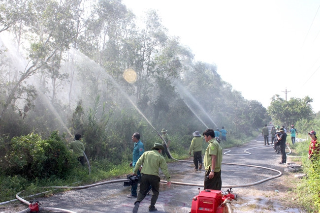 Vận hành máy móc thường xuyên bảo đảm công tác sẵn sàng trong PCCCR tại Cà Mau.