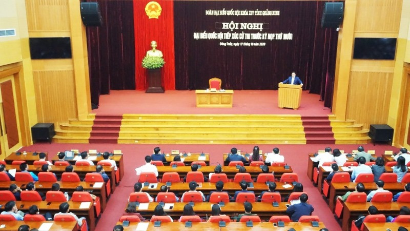 Quang cảnh buổi tiếp xúc cử tri tại thị xã Đông Triều (Quảng Ninh).