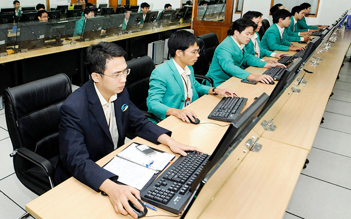 Trung tâm Điều hành mạng lưới viễn thông của Tập đoàn Viettel. (Ảnh: TRẦN GIANG)