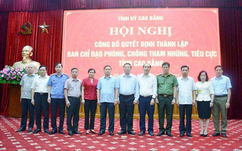 Các thành viên Ban Chỉ đạo phòng, chống tham nhũng, tiêu cực tỉnh Cao Bằng.