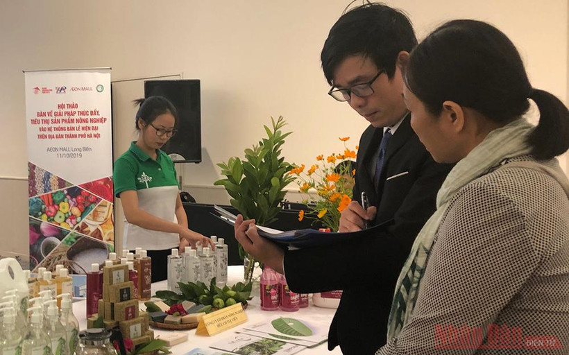 Doanh nghiệp giới thiệu sản phẩm tại OCOP 2019.