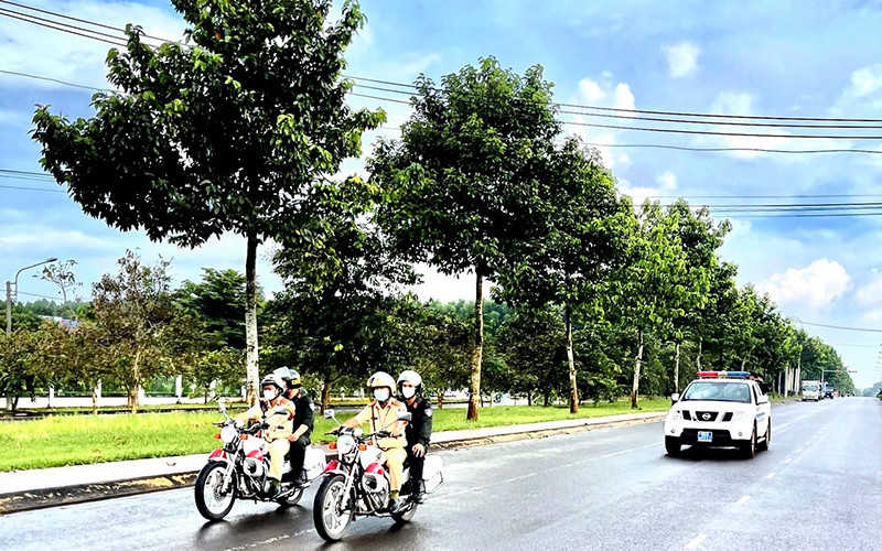 Lực lượng chức năng tuần tra bảo vệ “vùng xanh” tại TP Long Khánh, tỉnh Đồng Nai.