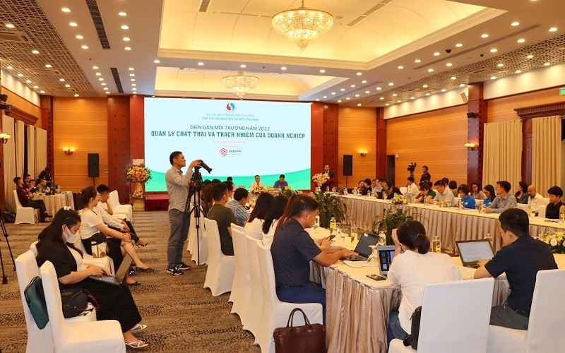 Quang cảnh diễn đàn.