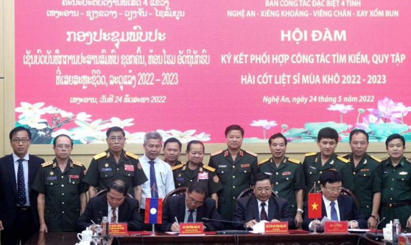 Trưởng Ban Công tác đặc biệt bốn tỉnh: Nghệ An, Xiengkhuang, Vientian và Xaysomboun ký kết Biên bản ghi nhớ việc tìm kiếm, quy tập hài cốt liệt sĩ quân tình nguyện và chuyên gia Việt Nam hy sinh tại Lào.