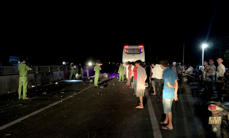 Hiện trường vụ tai nạn giao thông làm hai người chết tại chỗ.