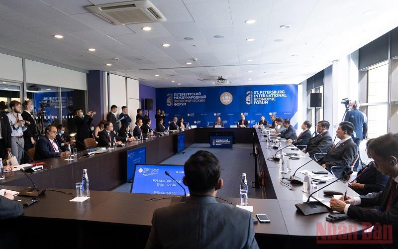 Quang cảnh đối thoại EAEU-ASEAN trong khuôn khổ diễn đàn. (Ảnh: THANH THỂ)