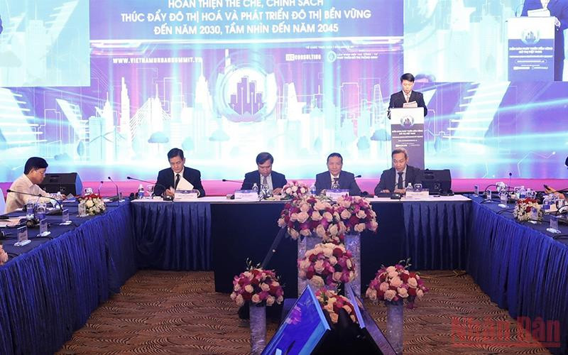 Các đại biểu tham dự hội thảo chuyên đề thúc đẩy kinh tế đô thị.