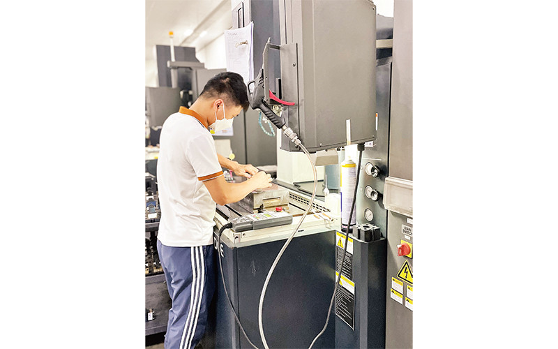 Gia công sản xuất khuôn thép ở nhà máy Công ty T/S Vina. Ảnh | T.V