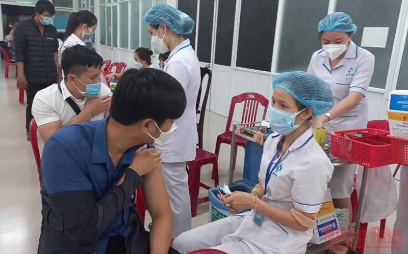Tỉnh Quảng Ngãi yêu cầu thần tốc hơn nữa trong việc tiêm vaccine phòng Covid-19. 