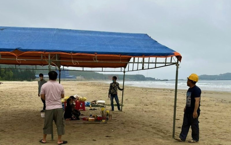 Khu vực bãi biển mà học sinh mất tích khi tắm.