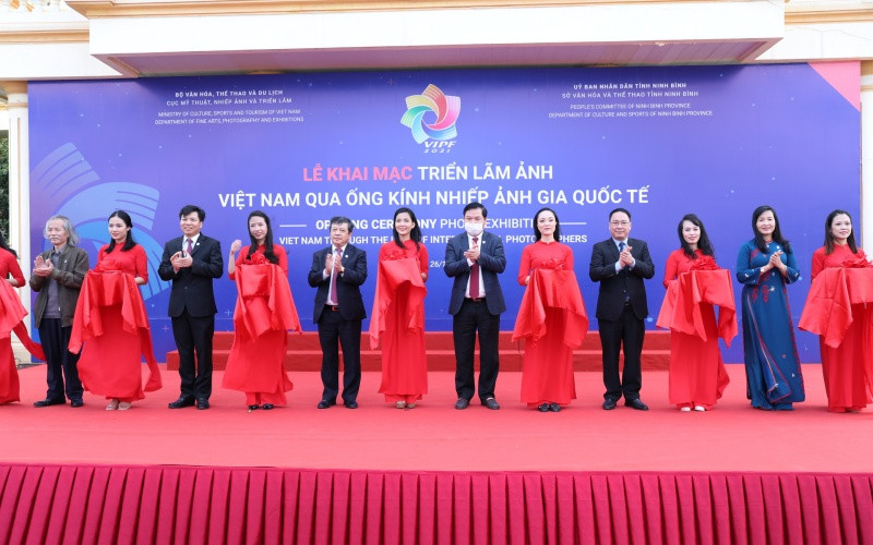 Khai mạc triển lãm ảnh tại Ninh Bình.