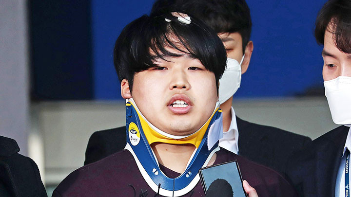 Cho Joo-bin tại cơ quan cảnh sát Seoul. Ảnh: GETTY IMAGES