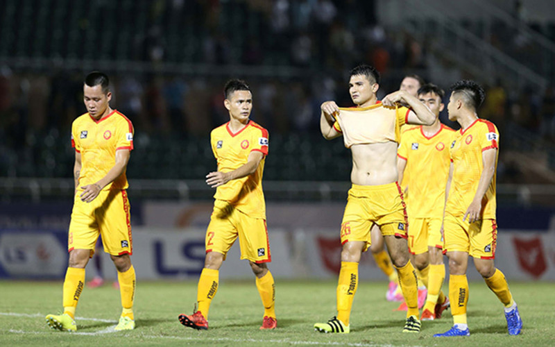 Bỏ giải và câu chuyện về tính chuyên nghiệp của bóng đá Việt