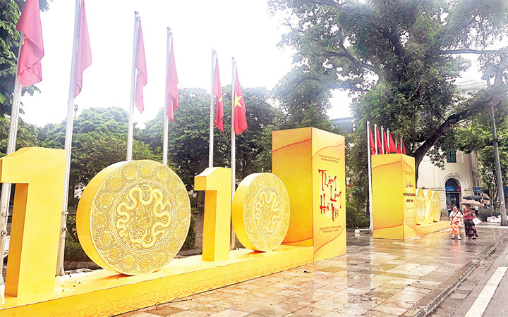 Hà Nội rực rỡ cờ hoa chào mừng các sự kiện lớn