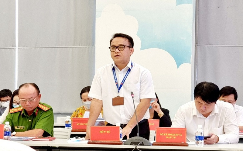 Phó Giám đốc Sở Y tế tỉnh Bình Dương Huỳnh Minh Chín thông tin về phát hiện thuốc Molnupiravir giả ở Thụy Sĩ ghi “sản xuất tại Bình Dương”.