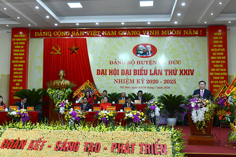 Đồng chí Vương Đình Huệ, Ủy viên Bộ Chính trị, Bí thư Thành ủy phát biểu ý kiến chỉ đạo đại hội. Ảnh: DUY LINH