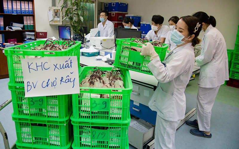 1.000 đơn vị máu mới tiếp nhận với hạn sử dụng dài (đến đầu tháng 9/2021) được cung cấp cho Bệnh viện Chợ Rẫy.