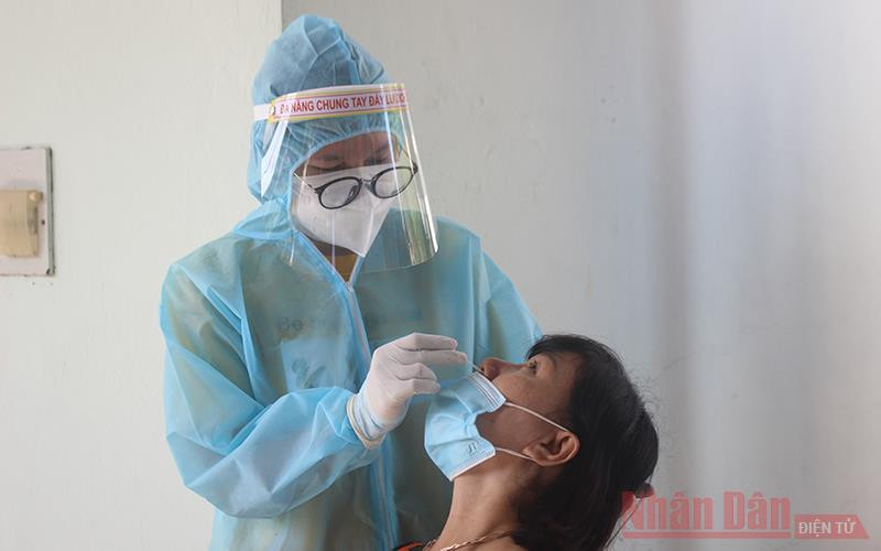 Trong ngày 20-8, Quảng Nam tiến hành lấy 4.250 mẫu xét nghiệm liên quan đến các ca bệnh trên toàn tỉnh.