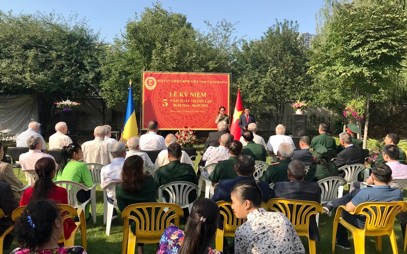 Buổi lễ diễn ra trong không khí nồng ấm.