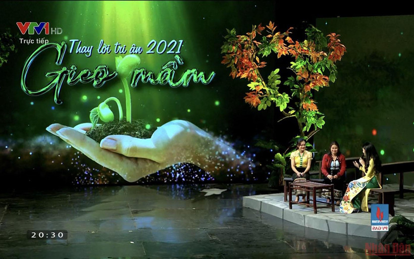 Cô giáo Hà Thị Dung và Hà Thị Kim kể câu chuyện chăm sóc các em ở khu cách ly.