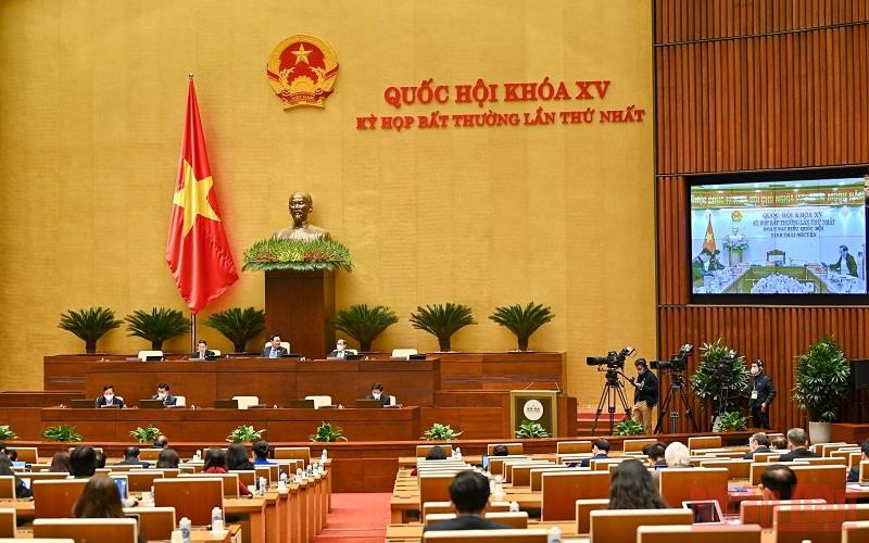 Các đại biểu Quốc hội tham dự phiên thảo luận tại điểm cầu hội trường Diên Hồng chiều 10/1. (Ảnh: Linh Khoa)