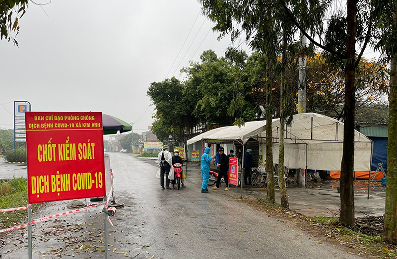 Chốt kiểm soát y tế ở xã Kim Anh đặt tại “cửa ngõ” giao thương giữa hai xã Kim Đính, Đại Đức với huyện lỵ Kim Thành.