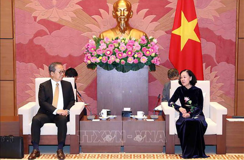 Đồng chí Trương Thị Mai, Ủy viên Bộ Chính trị, Bí thư Trung ương Đảng, Trưởng ban Tổ chức Trung ương, Chủ tịch Nhóm Nghị sĩ hữu nghị Việt Nam - Nhật Bản tiếp ông Yamada Takio, Đại sứ đặc mệnh toàn quyền Nhật Bản tại Việt Nam. Ảnh: TTXVN