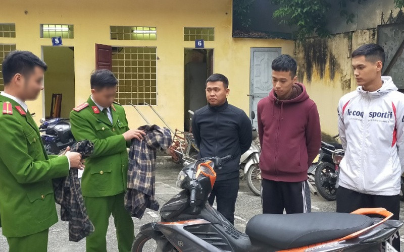 Công an đấu tranh với ba đối tượng có hành vi liên quan các lần ném chất bẩn vào nhà riêng phóng viên.