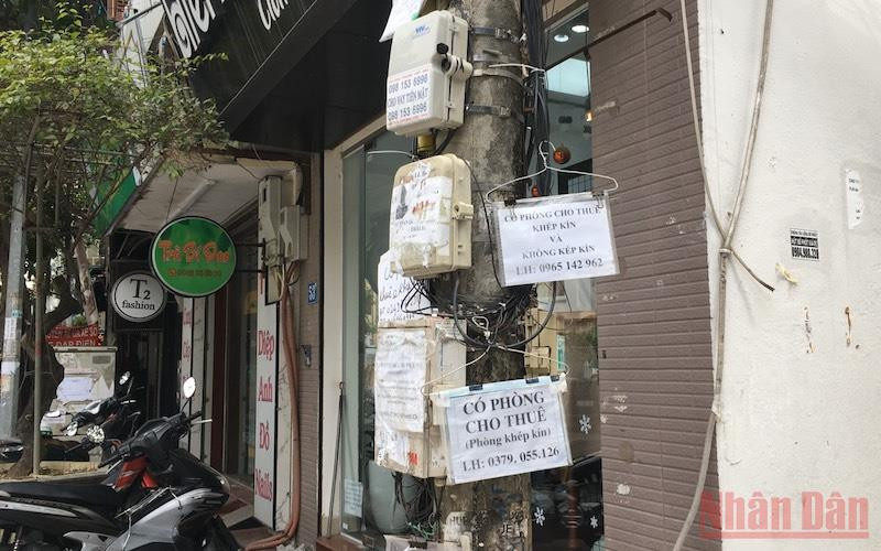 Sau thời gian dài nghỉ dịch, nhu cầu tìm thuê phòng trọ của sinh viên tăng trở lại. (Ảnh: THU HIỀN)