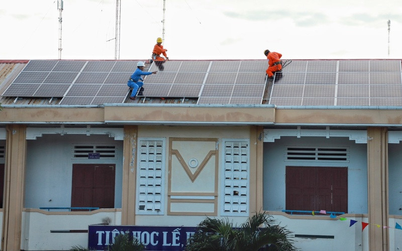 Hệ thống điện áp mái tại trường THCS Trần Quang Khải, xã Cam Phước Tây, huyện Cam Lâm, Khánh Hòa.