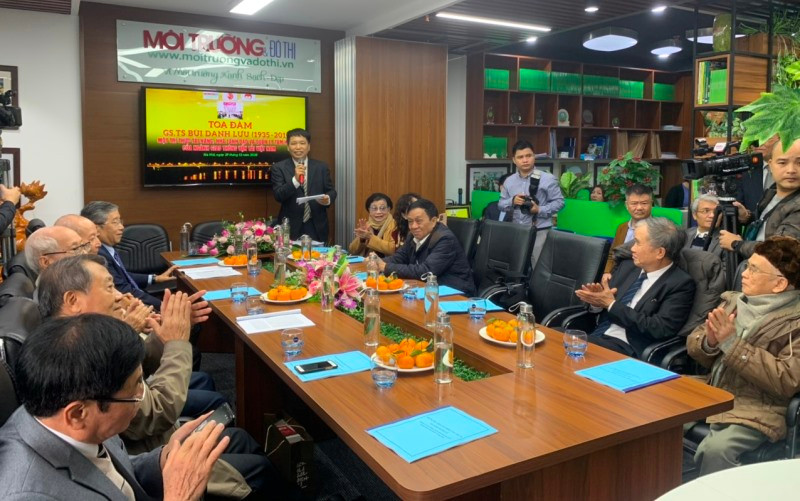 Các đại biểu tham dự tại tọa đàm. 