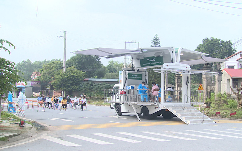 Tỉnh Phú Thọ triển khai xe lưu động tiêm vaccine phòng Covid-19 cho người dân trên địa bàn xã Chu Hoá, thành phố Việt Trì.