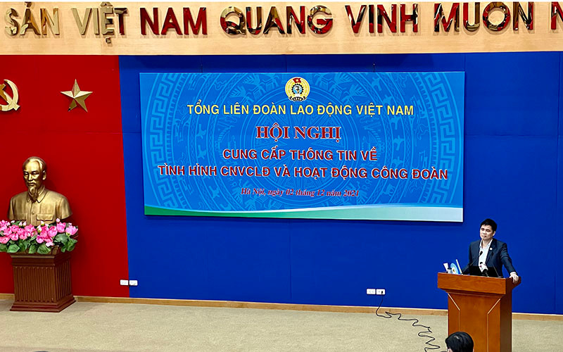 Phó Chủ tịch Tổng Liên đoàn Lao động Việt Nam Ngọ Duy Hiểu thông tin về tình hình chăm lo Tết Nguyên đán năm 2022 cho người lao động.