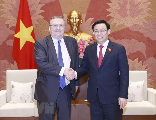 Chủ tịch Quốc hội Vương Đình Huệ tiếp Đại sứ Hungary tại Việt Nam Ory Csaba tại Nhà Quốc hội ngày 31/5. (Ảnh: TTXVN) 