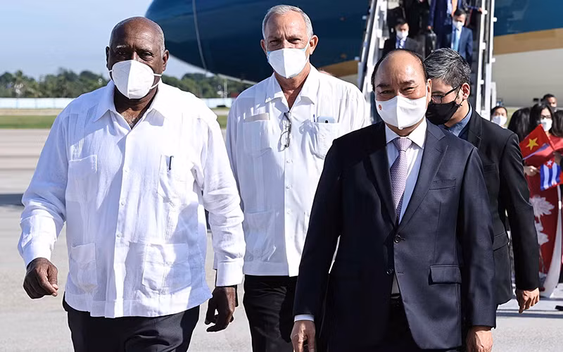 Chủ tịch nước Nguyễn Xuân Phúc tại sân bay quốc tế Jose Marti Habana. Ảnh TTXVN