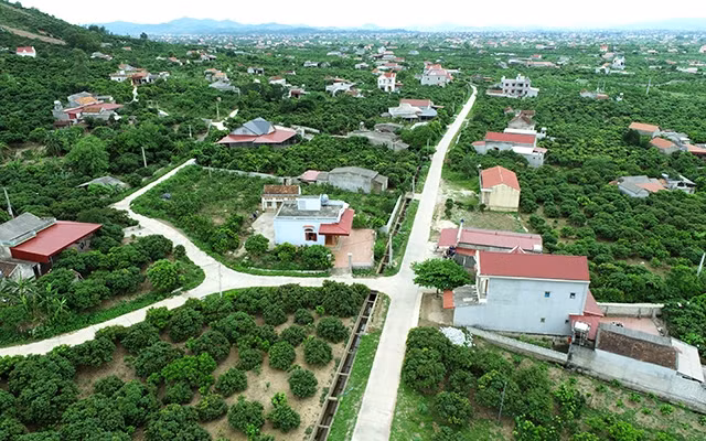 Bản Mùi Phú, xã Kiên Thành, huyện Lục Ngạn (Bắc Giang) - nơi đón hàng trăm hộ dân di dời ra khỏi Trường bắn quốc gia khu vực 1.