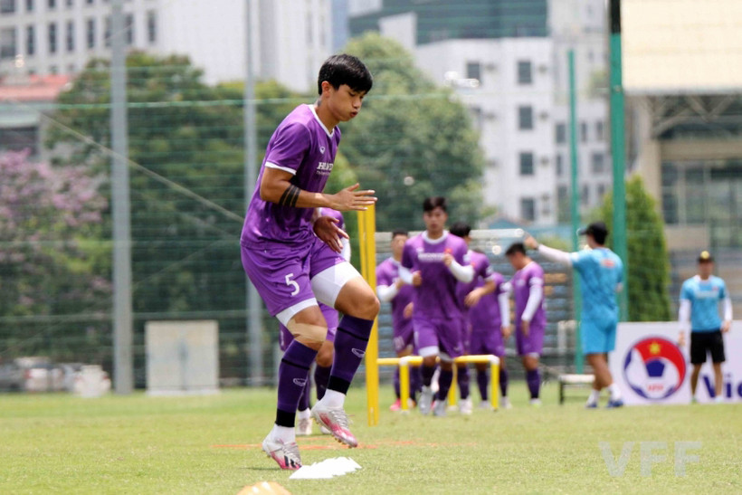 Đoàn Văn Hậu tập luyện cùng các đồng đội sáng ngày 15-5. (Ảnh: VFF)