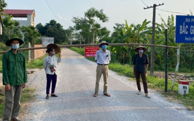 Có ca nhiễm Covid-19 đầu tiên, các chốt kiểm dịch được lập tại xã Dương Thành, huyện Phú Bình, tỉnh Thái Nguyên.