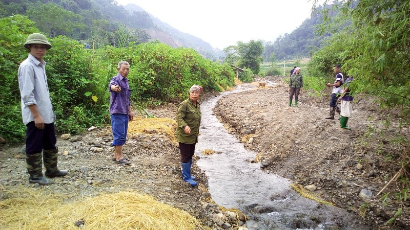 Dòng suối Khau Củm bị bồi lấp nghiêm trọng.