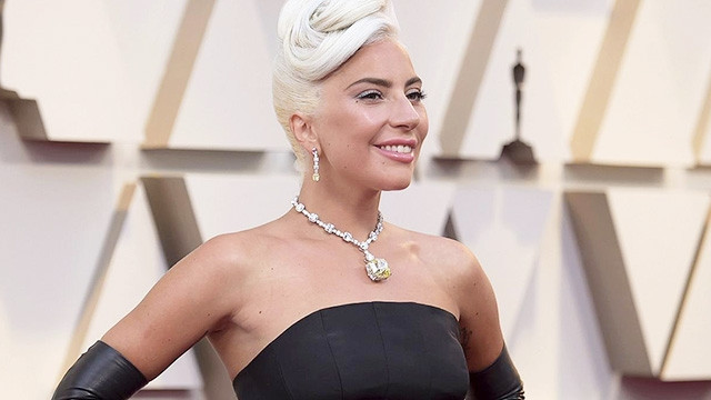 Lady Gaga vượt qua Taylor Swift trên Billboard