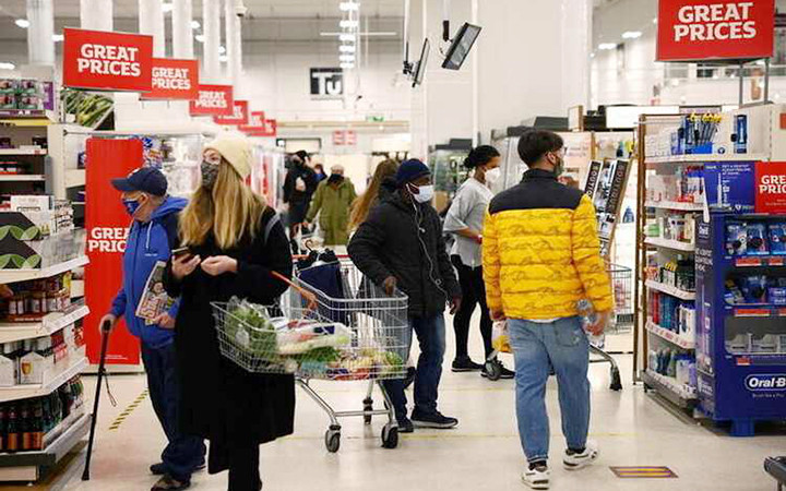 Một siêu thị tại thủ đô Luân Đôn của Anh. Ảnh ROI-TƠ