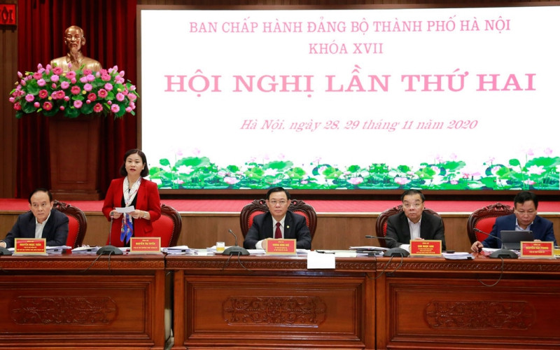 Phó Bí thư Thường trực Thành ủy Hà Nội Nguyễn Thị Tuyến phát biểu tại Hội nghị Ban Chấp hành Đảng bộ thành phố Hà Nội, sáng 28-11.